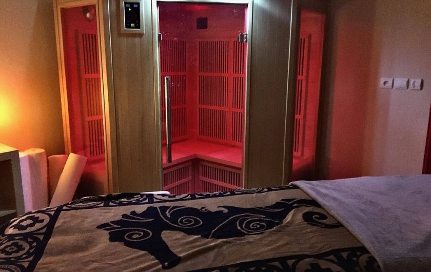 Location de vacances - Chambre d'hôtes à Grayan-et-l'Hôpital - Salle de bien-être avec table de massage et sauna