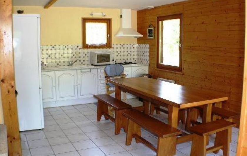 Location de vacances - Chalet à Xonrupt-Longemer - cuisine avec lave vaisselle réfrigérateur + congelateur micro-ondes mini four