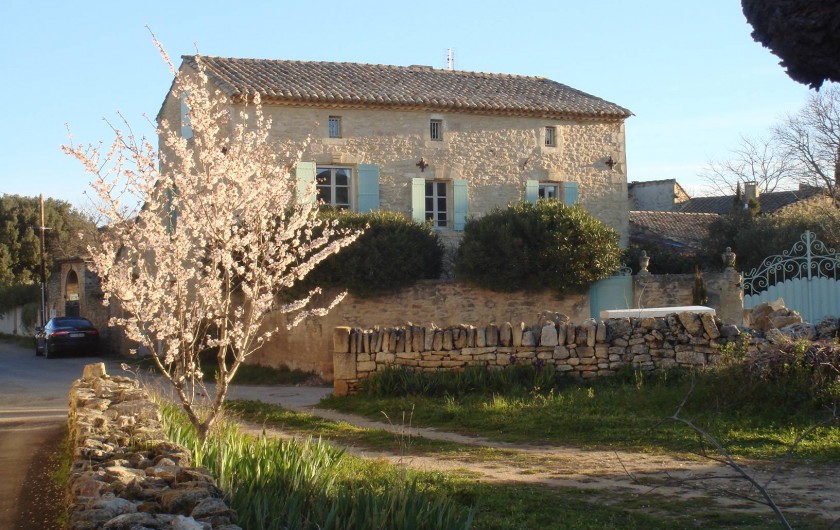 Location de vacances - Mas à Castillon-du-Gard - Mas Rafin au printemps !