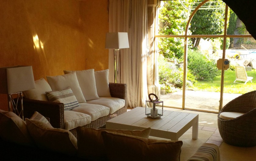 Location de vacances - Mas à Castillon-du-Gard - Salon n°1  (sur 3)