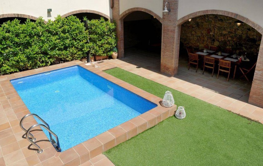 Location de vacances - Mas à Sant Antoni de Calonge - Piscine privée dans le jardín de la maison centennaire