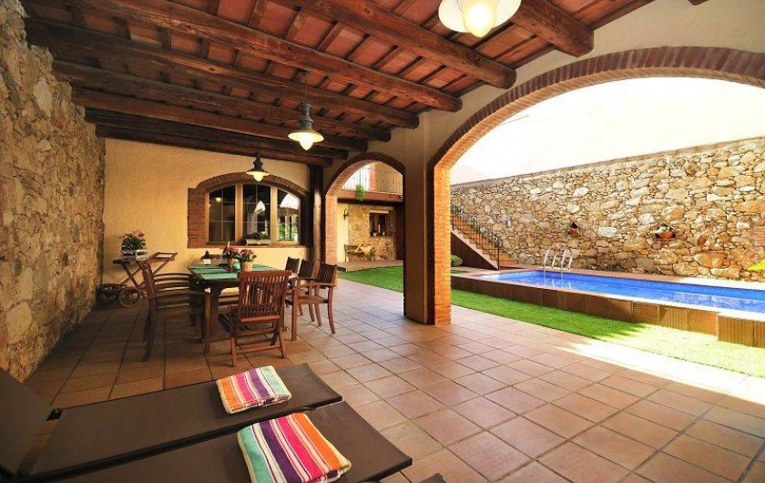Location de vacances - Mas à Sant Antoni de Calonge - Porche à côté de la piscine