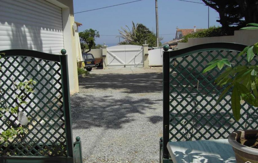 Location de vacances - Studio à Sainte-Maxime - Entrée privée  parking