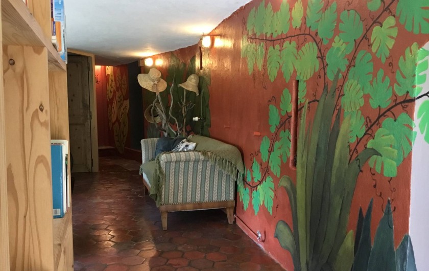 Location de vacances - Gîte à Mialet - Fresque à l'entrée du gîte du Figuier