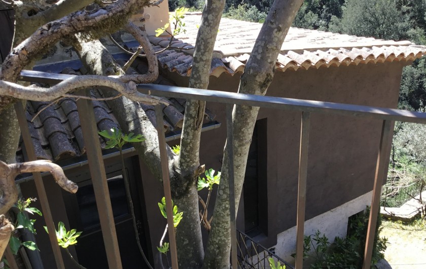 Location de vacances - Gîte à Mialet - Entrée dérobée du 2ème gîte de l'Olivier (2 pers.)