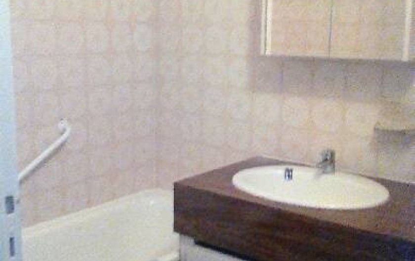 Location de vacances - Studio à Gréoux-les-Bains - salle de bain, wc séparé