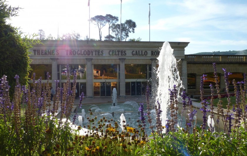 Location de vacances - Studio à Gréoux-les-Bains - Les Thermes de Gréoux, 1