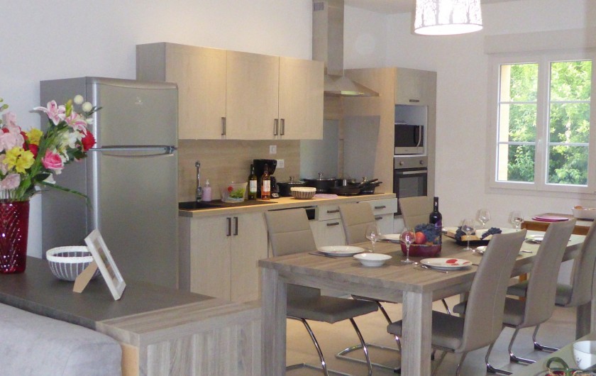 Location de vacances - Gîte à Mirepeisset - Cuisine et salle à manger du gîte Artémisia