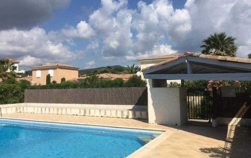 Location de vacances - Villa à Sainte-Maxime - la piscine