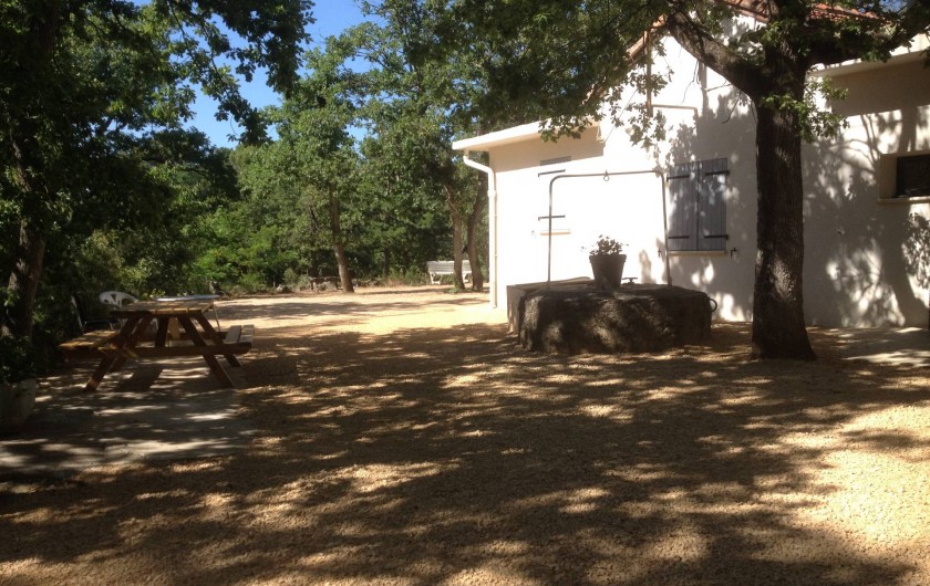 Location de vacances - Maison - Villa à Mornas - coté terrain de boules