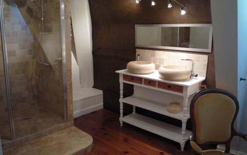 Location de vacances - Chambre d'hôtes à Salies-de-Béarn - salle de bain tarvertin