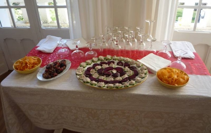 Location de vacances - Chambre d'hôtes à Salies-de-Béarn - buffet pour les retrouvailles entre amis ou en famille