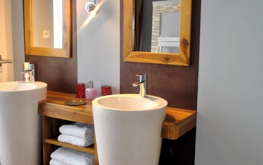 Location de vacances - Chambre d'hôtes à Salies-de-Béarn - salle de bain la Baldaquin