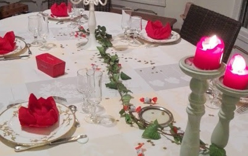 Location de vacances - Chambre d'hôtes à Salies-de-Béarn - la table à Villa hortebise