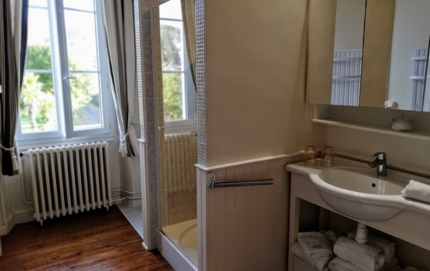 Location de vacances - Chambre d'hôtes à Salies-de-Béarn - salle de bain de la Beltza