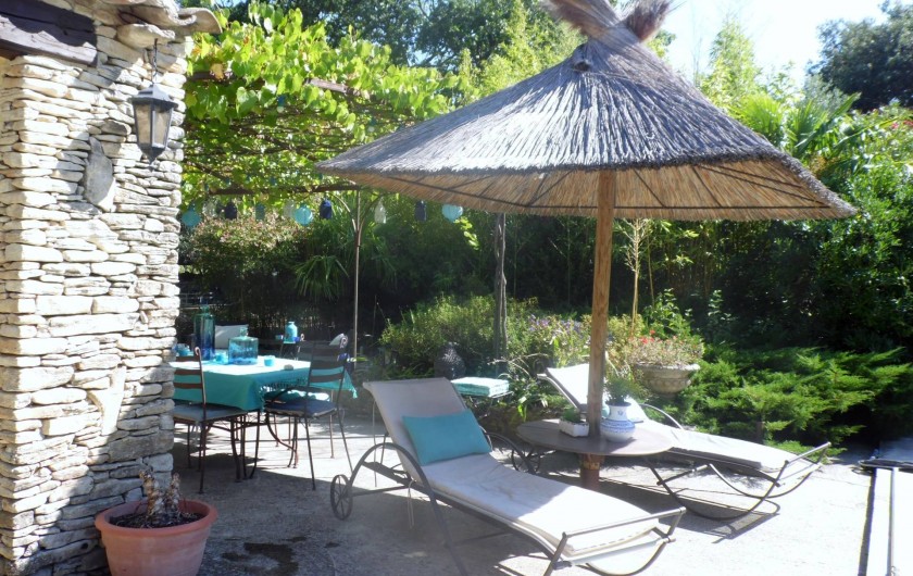 Location de vacances - Mas à Venasque - Coin piscine