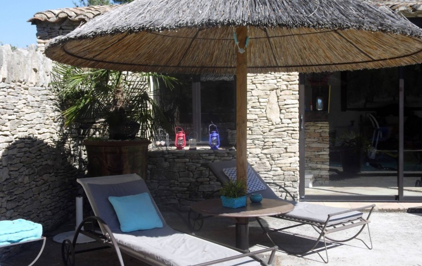 Location de vacances - Mas à Venasque - Coin piscine