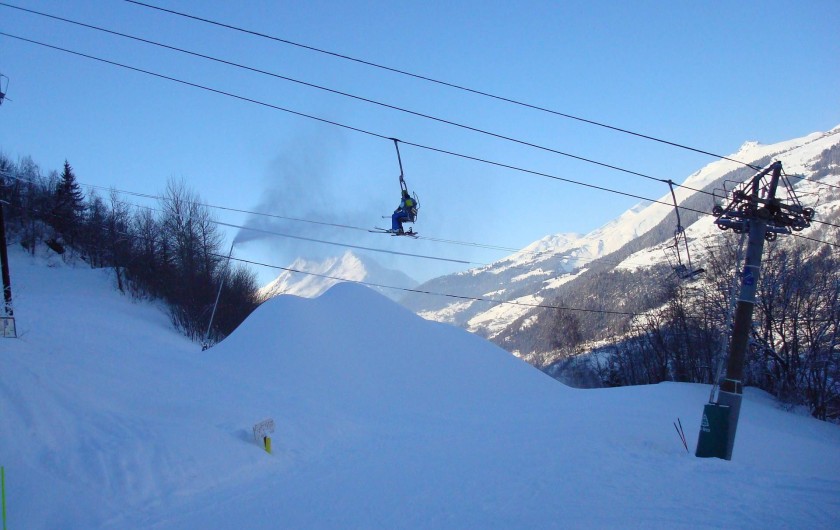 Location de vacances - Appartement à Villaroger - Télésiège avec enneigeurs jusqu'au village