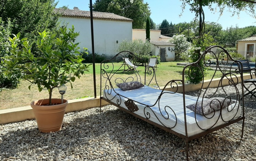 Location de vacances - Villa à Uzès - Salle de bain de l'étage  15m2 2 vasques Douche à l'italienne Grande baignoire