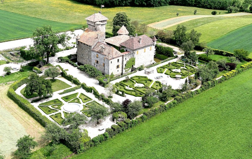 Location de vacances - Chambre d'hôtes à Brenthonne - Château d'Avully   vue aérienne