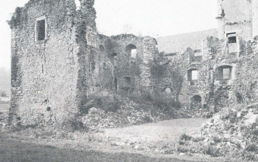 Location de vacances - Chambre d'hôtes à Brenthonne - Château d'Avully en 1970 : 50 ans de réparation !