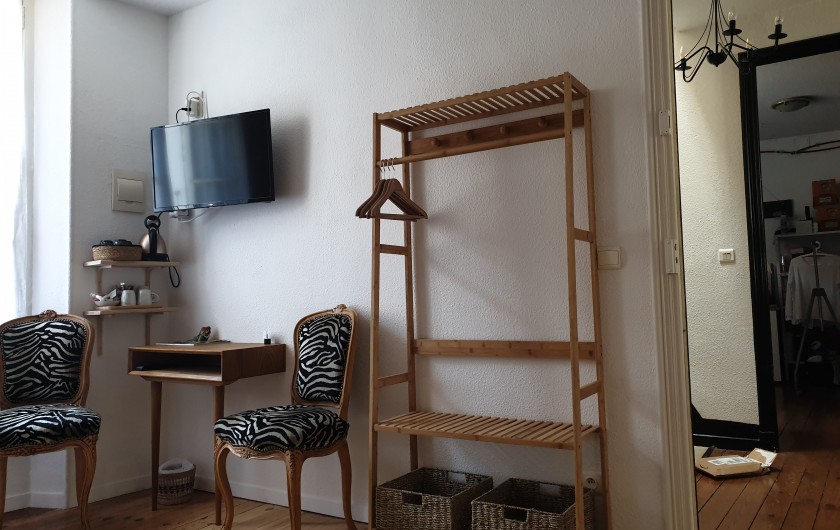 Location de vacances - Chambre d'hôtes à Tautavel - Chambre triple Cerdagne - Coin Bureau penderie