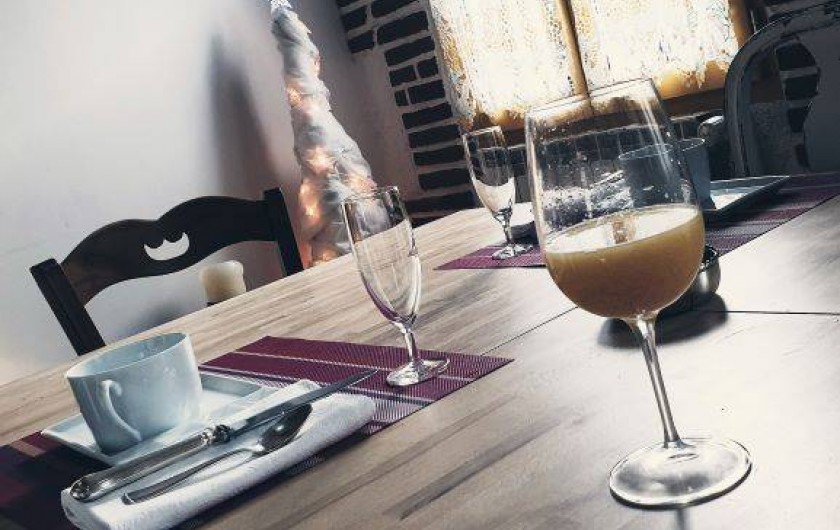 Location de vacances - Chambre d'hôtes à Tautavel - Petit déjeuner 1er janvier - Misosas (Champagne et jus d'orange)