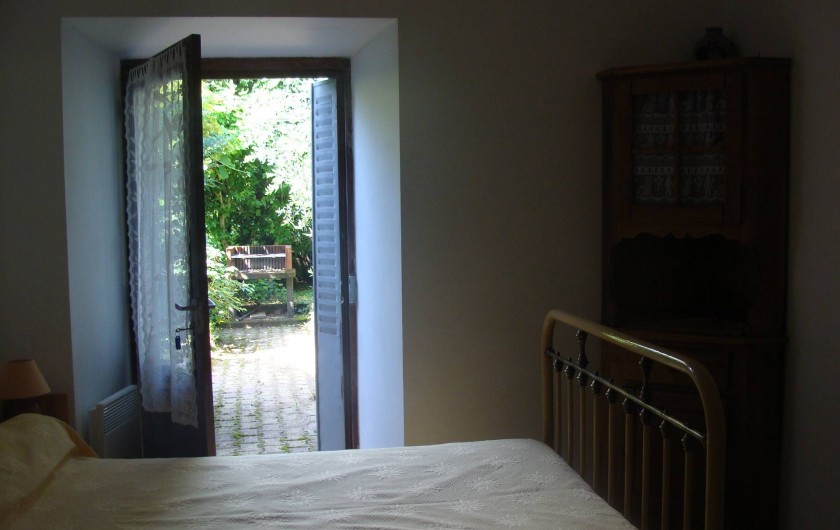 Location de vacances - Appartement à Saint-Alban-Auriolles - Chambre du Rez-de-Chaussée Lit 2 places + 1 lit 1 place