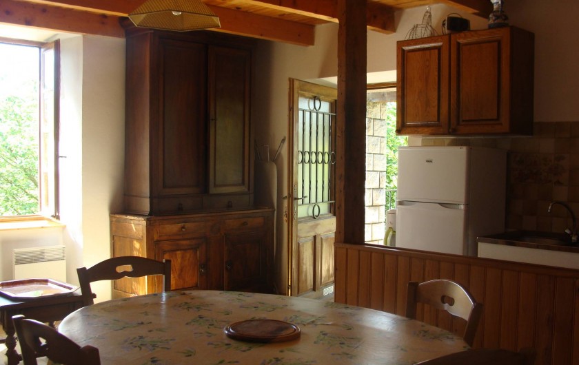 Location de vacances - Appartement à Saint-Alban-Auriolles - Cuisine de la location du 1er étage