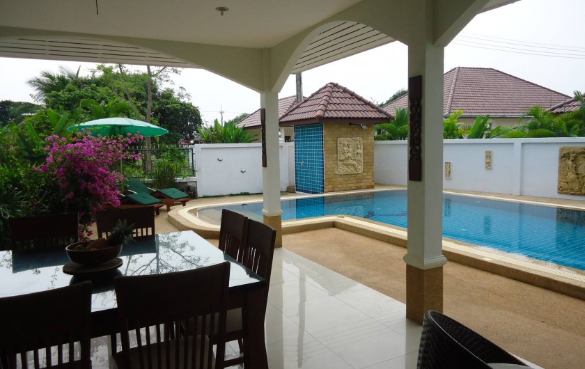 Location de vacances - Maison - Villa à Phe - Dinner room & swimming pool