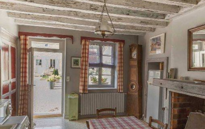 Location de vacances - Gîte à Druyes-les-Belles-Fontaines - la pièce à vivre avec cheminée