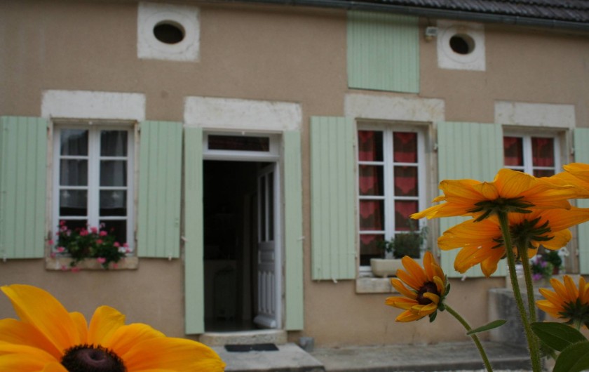 Location de vacances - Gîte à Druyes-les-Belles-Fontaines - extérieur de la maison