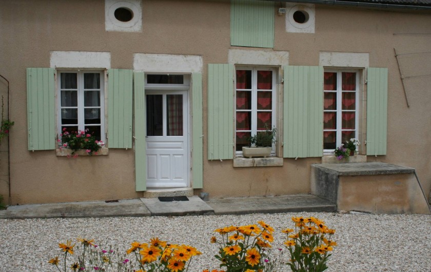 Location de vacances - Gîte à Druyes-les-Belles-Fontaines - vue de la maison