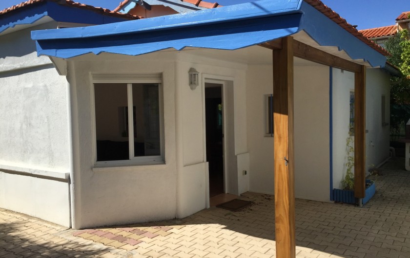 Location de vacances - Villa à Saint-Pierre la Mer - Entrée  Terrasse couverte