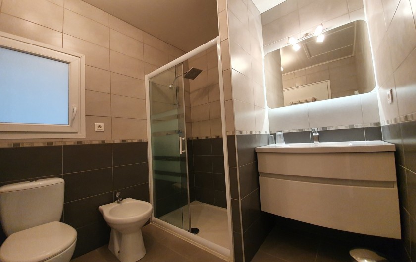 Location de vacances - Villa à Saint-Pierre la Mer - Salle de douche et WC