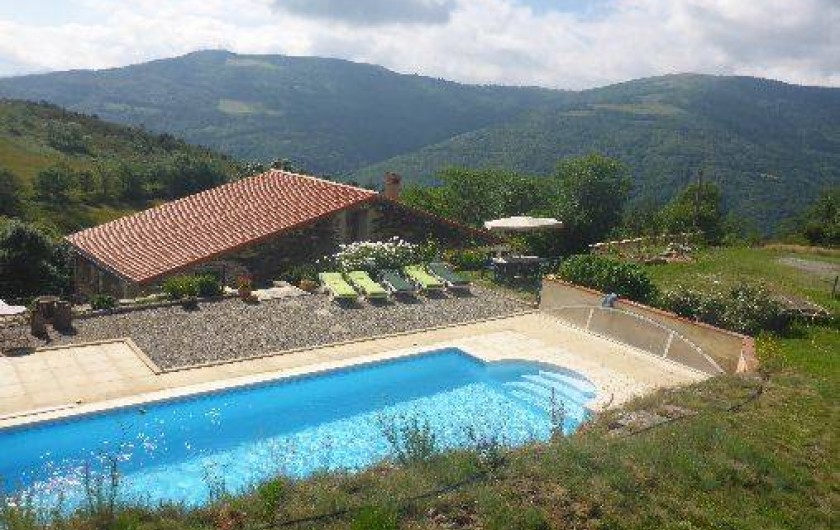 Location de vacances - Gîte à Prats-de-Mollo-la-Preste - Piscine avec des vues panoramiques.