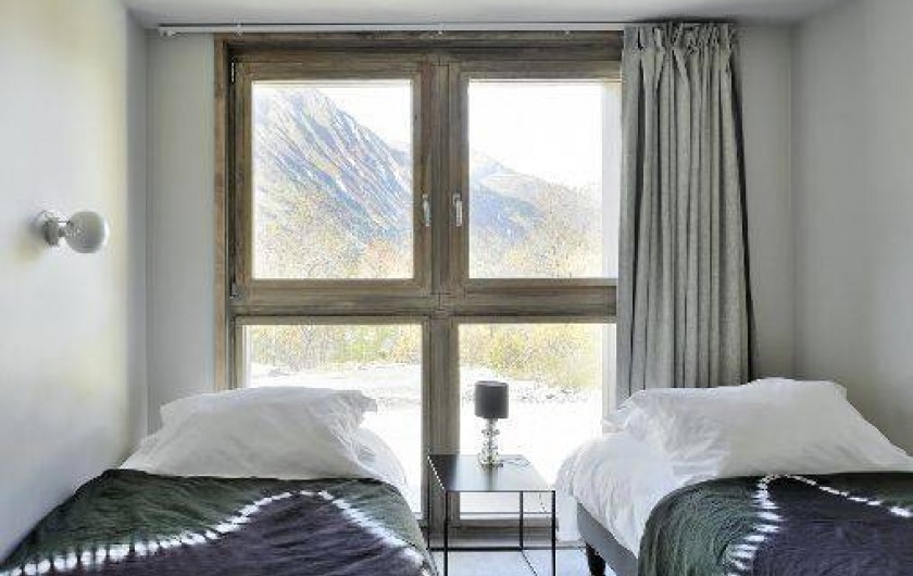 Location de vacances - Chalet à Saint-Martin-de-Belleville - Détail d'une chambre simple ou double.