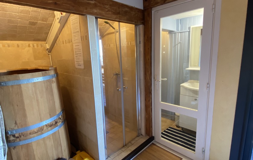 Location de vacances - Chalet à Ustou - Sauna sibérien + douche et espace toilette connexe à chambre 1