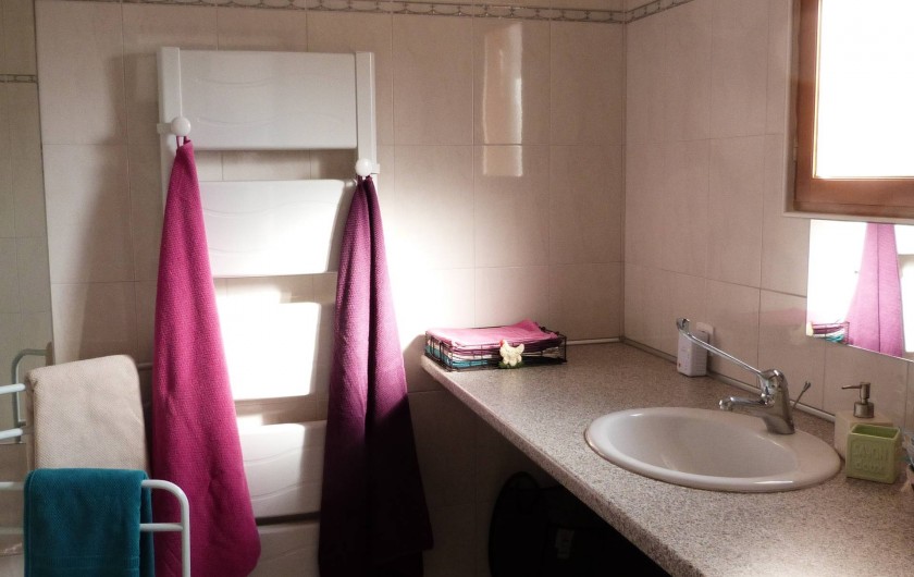 Location de vacances - Gîte à Tours-en-Vimeu - salle de bain RDC avec WC