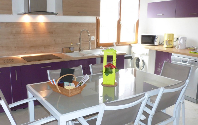 Location de vacances - Gîte à Tours-en-Vimeu - le coin cuisine entièrement aménagé