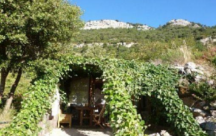 Location de vacances - Mas à Saint-Privat - La terrasse avec pergola