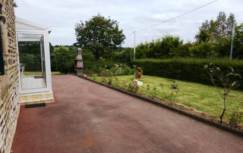 Location de vacances - Gîte à Louvigné-du-Désert - Cour possibilité garer 3 voitures