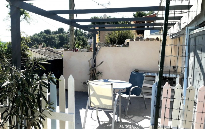 Location de vacances - Maison - Villa à Istres - la terrasse Est -sud avec store