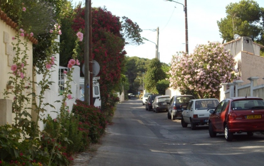 Location de vacances - Maison - Villa à Istres - la rue devant le studio
