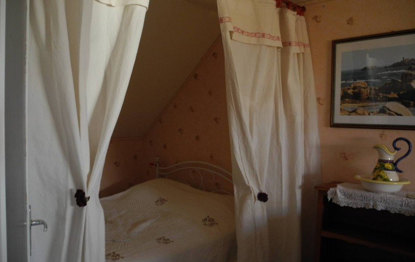 Location de vacances - Gîte à Planguenoual - 1 chambre avec un lit 140 cm et un lit de coin en 120cm