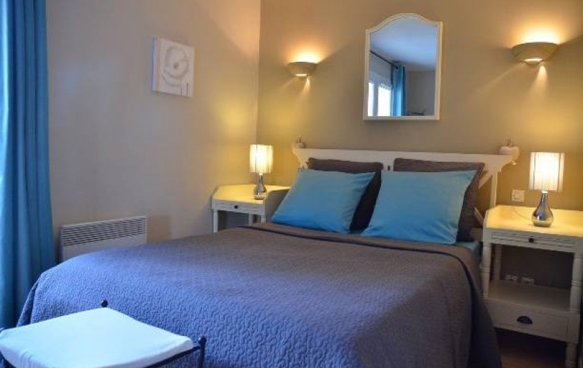 Location de vacances - Chambre d'hôtes à Vacquières - Chambre couple "Hiver", vue sur le jardin