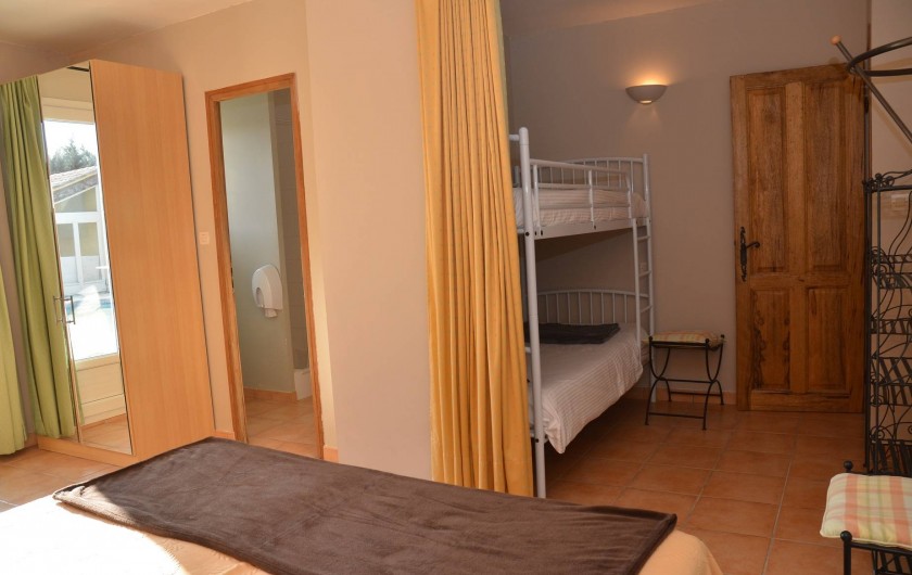 Location de vacances - Chambre d'hôtes à Vacquières - Chambre familiale "Été", coin enfants