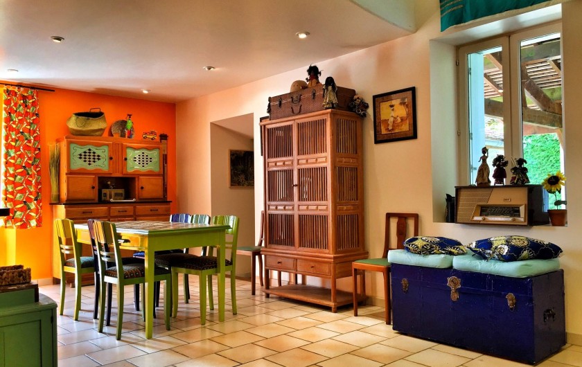 Location de vacances - Gîte à Vicq-sur-Gartempe - Coin bibliothèque thématique "les Indépendances" année 60