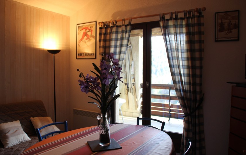 Location de vacances - Appartement à Super Lioran - Salon cuisine balcon