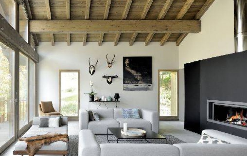 Location de vacances - Chalet à Saint-Martin-de-Belleville - Vue du Salon double hauteur avec cheminée.